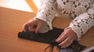 Как пришить перья на платье, топ, юбку, брюки. Украшаем любую одежду перьями. Секрет съемных перыше