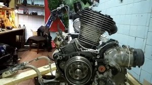 Ремонт двигателя Suzuki Intruder 1500 LC. Часть 10. Установка цилиндров на картер..mp4