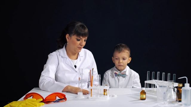 Химия. Опыты по химии. Невидимые чернила смотреть онлайн