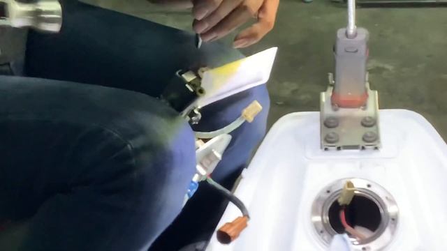 How to exchange Suzuki M109R fuel filter смотреть онлайн