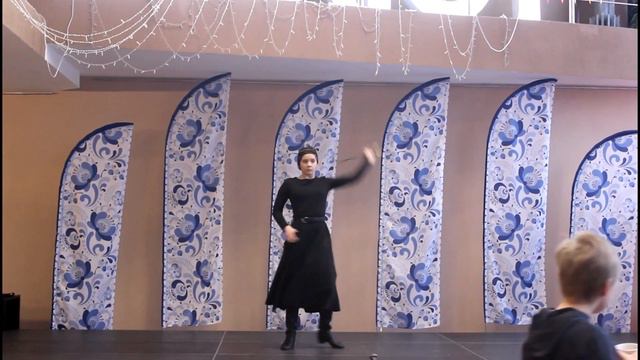 Дети. Фланкировка казачьими шашками. Москва 2023. Масленичные гуляния