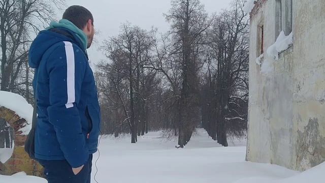 Нашел Замок около Реки