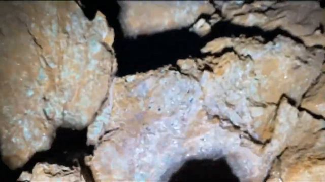 Спуск на 6м. в старую шахту №3 Золотая горка. смотреть онлайн