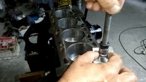 Как вытащить направляющие из блока Ланос ??