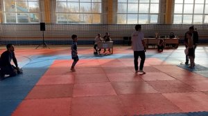 Турнир по Комбат Самообороне (Mix-Wrestling) 8-9 лет. первый бой победа