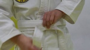 Как очень просто завязать пояс