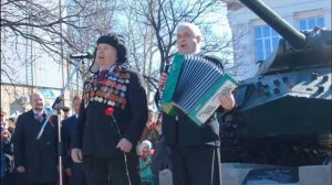 Город в этот праздник майский. 2012.