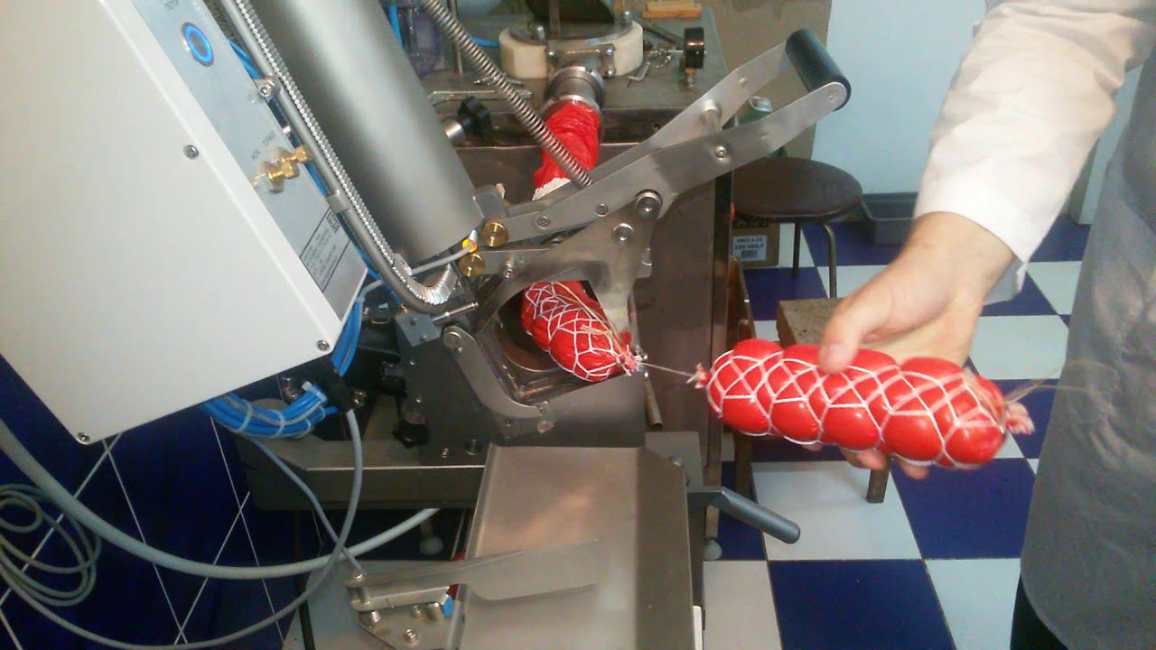 Колбаса в сетке. Двухскрепочный клипсатор. смотреть онлайн