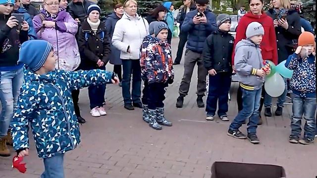 Зритель не смог устоять слушая индейцeв,музыку радости и счастья. Amigos~Ecuador Spirit&Sumac Kuyll