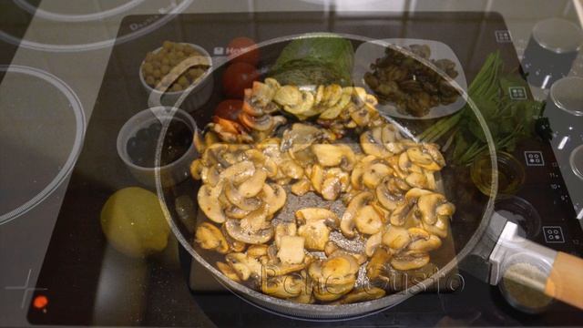 Постный салат с нутом и овощами