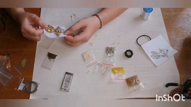 Мастер-класс по вышивке броши из бисера "Золотая рыбка" /DIY BROOCH смотреть онлайн