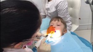 Супер зубной врач защищает фиссуры от кариеса.