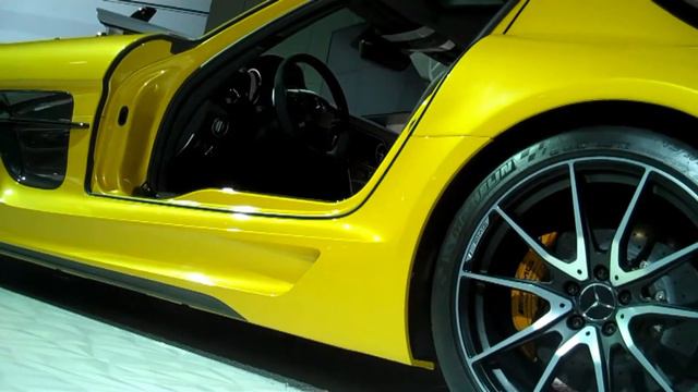 Mercedes-Benz SLS AMG Black Series in Motion смотреть онлайн