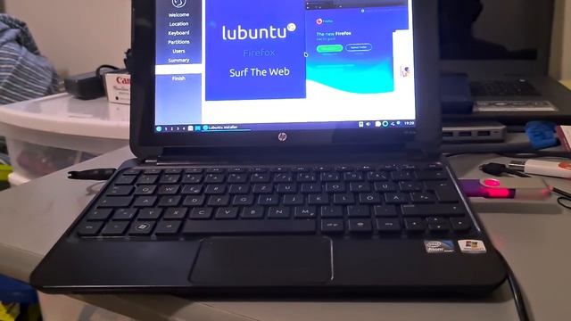 trying lubuntu in a old hp netbook 210 windows 7 starter containing atom processor.