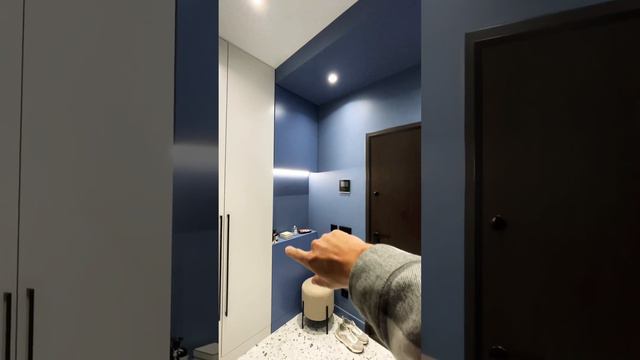 Синий портал в прихожей #дизайнинтерьера #дизайнприхожей смотреть онлайн