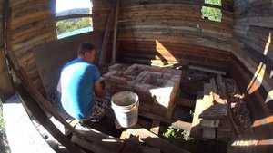 Строю печку в баню. Установка дверцы и кладка кирпичей.