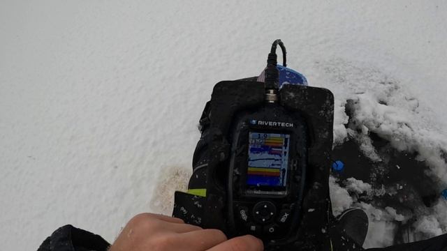 Обзор эхолота RIVERTECH 8 в действии! Проверяем на небольших глубинах по первому льду. смотреть онлайн