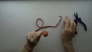 Узел Обезьяний кулак из кожаного шнура.