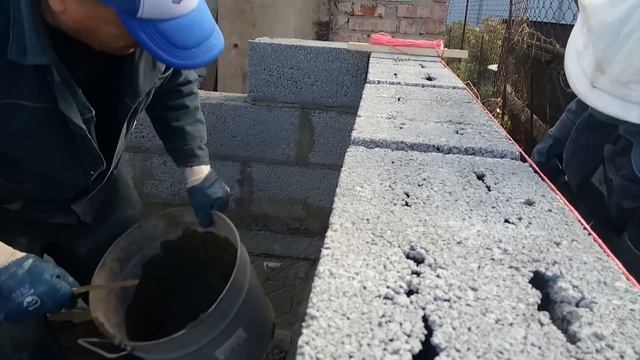 Продолжаем выкладывать 3 ряд шлакоблока смотреть онлайн
