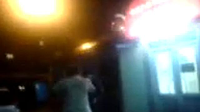 Разбил головой заднее стекло такси на спор смотреть онлайн