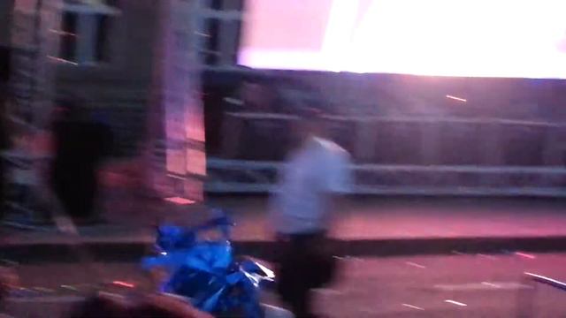 Группа "Чайф" выходит и поет смотреть онлайн