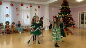 Танец елочек, новый год, старшая группа