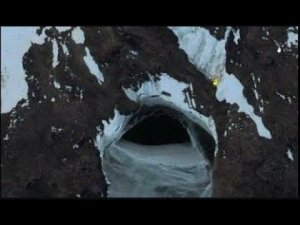 Проход в секретную базу в Антарктиде