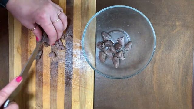 Этот салат бесподобен! Готовлю через день|Салат из куриных сердечек! смотреть онлайн