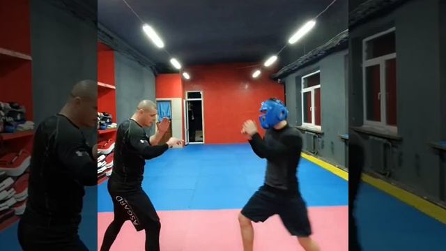 как правильно защититься от удара ногой ? смотреть онлайн