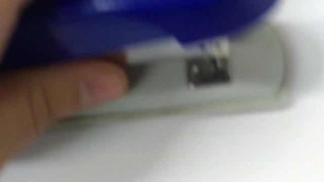 Как вставить в степлер скобы смотреть онлайн