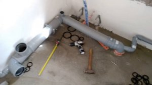 Монтируем внутреннюю канализацию в нашей пристройке на даче. Скоро будут все удобства :)