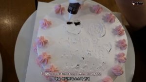 КАФЕ ТОРТОВ В ЮЖНОЙ КОРЕЕ / КОРЕЯНКИ ГОТОВЯТ ТОРТЫ НА ДЕНЬ РОДИТЕЛЕЙ  [КОРЕЙСКАЯ СТУДЕНТКА ЧЕРИШ]