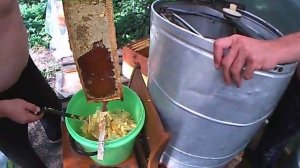 моя пасека ( Медогонка с электроприводом)