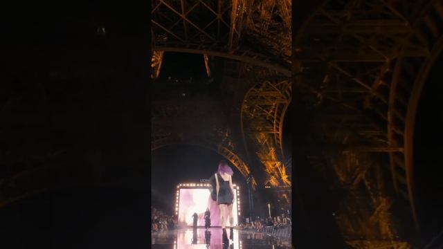 Le Défilé L’Oréal Paris 2023 Paris Fashion Week смотреть онлайн