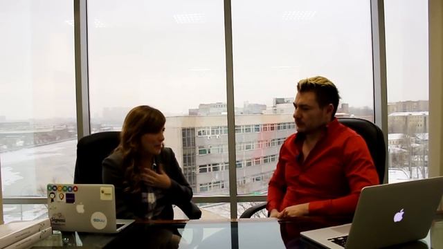 Екатерина Уколова. Продала рекламу на крышке макбука за 130 000 руб.