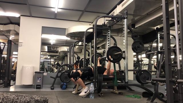 Жим штанги лежа, резина снизу 8*1 – 60-70 смотреть онлайн