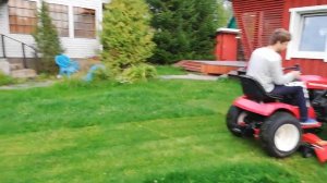 Стрижка запущенного газона  минитрактором Митракс Т10