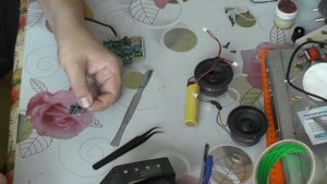 Портативная колонка XERTMT. Не включается, не заряжается. Колхозинг