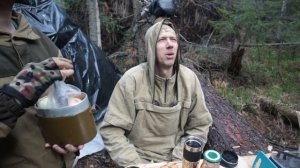 Строим избу в земле. Май. Медведь провел учет продуктов и гвоздей)