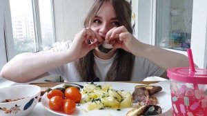 Мукбанг картошечка со скумбрией, соленья, грибочки #мукбанг #обжор