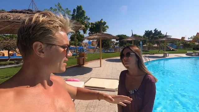 Акула в Египте! Люди были в воде!!! смотреть онлайн