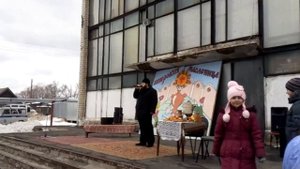 Батюшка поёт песню Шатунова.