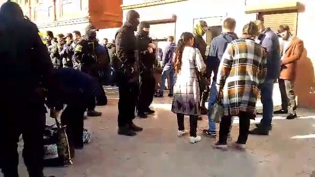 Проверка мигрантов на Центральном рынке Тулы смотреть онлайн