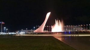 Фонтан "Чаша Олимпийского огня" в Олимпийском парке Сочи