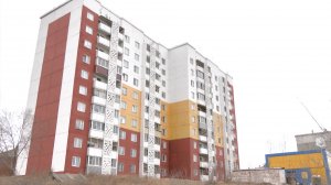 «Хорошая была девчонка»: Что известно о семье женщины, выпавшей из окна с ребенком