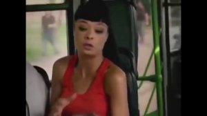 Пристал к девушке в автобусе, вот что получилось ...