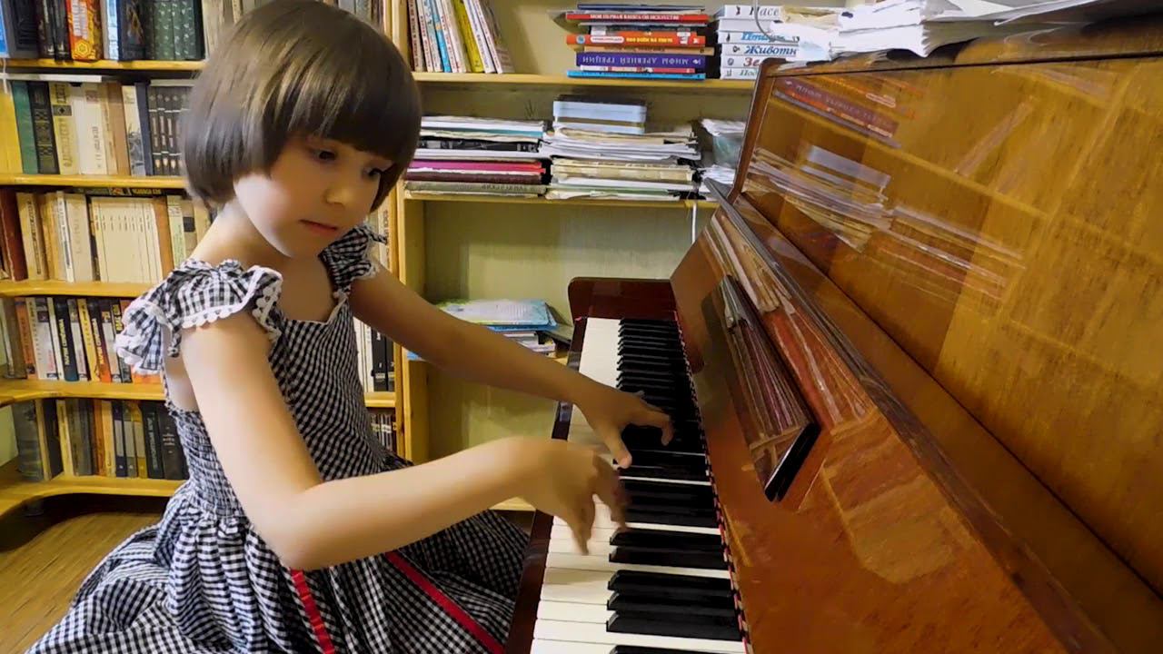 Марианна Лемешкина, 6 лет. И.С.Бах "Маленькая прелюдия" До минор