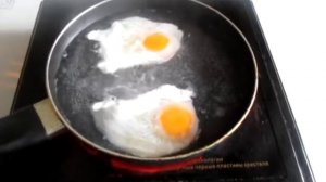 Яичница на сковороде без масла