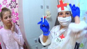 Элина хочет БЫТЬ МАЛЕНЬКОЙ или ВЗРОСЛОЙ и хочет быть дантистом.