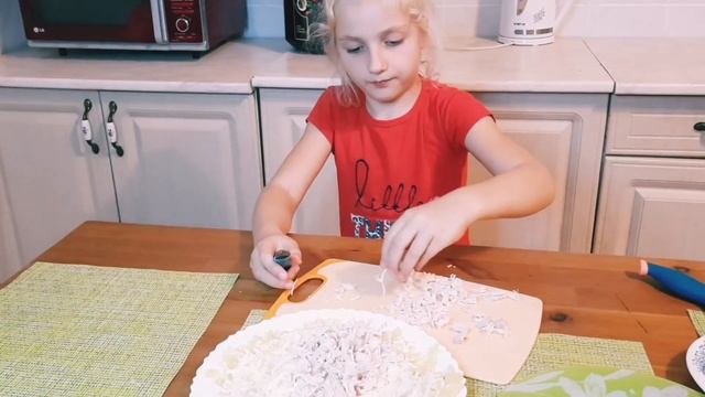 Салат с курицей и ананасом | Поварёнок Соня || Аутизм смотреть онлайн